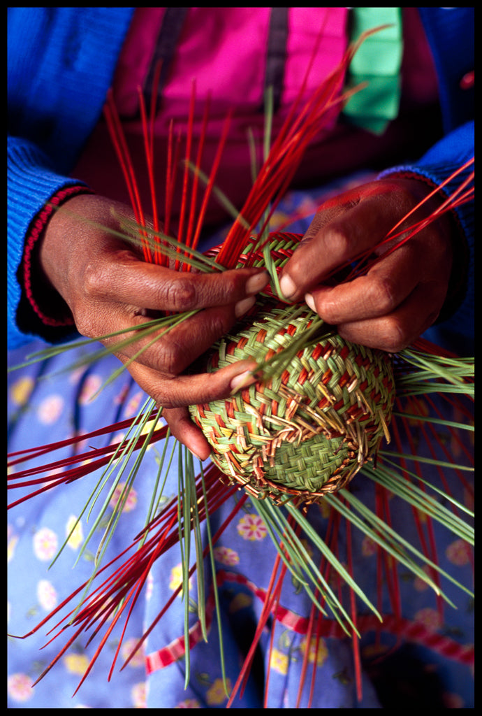 Postal, fotografia de autor. "Artesania Tarahumara"